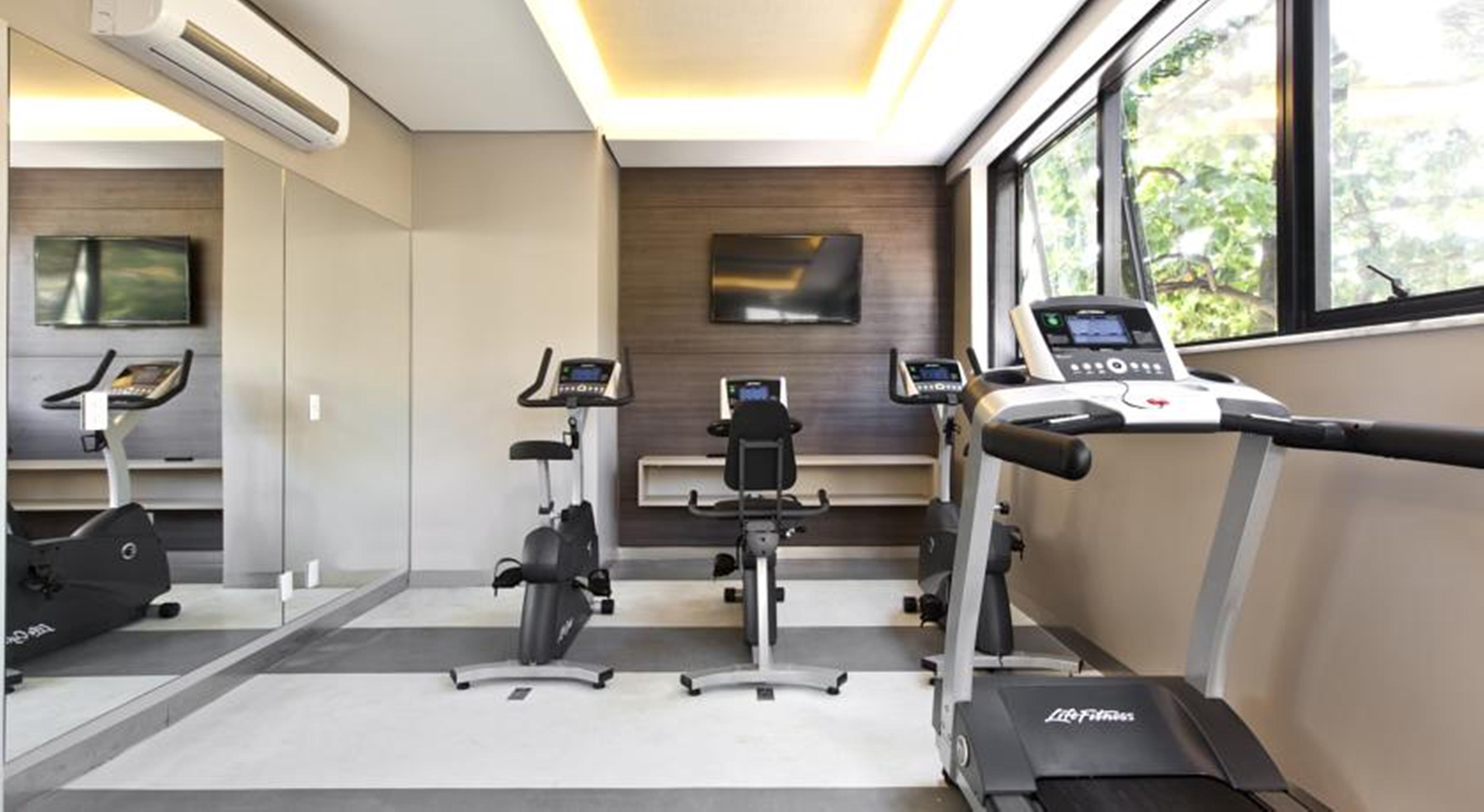Radisson Blu Belo Horizonte Savassi Hotell Eksteriør bilde A Life Fitness exercise room